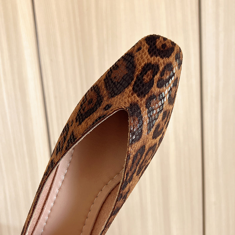 Chic women's leopard print casual flats, comfortable ballet style slip-on shoes for any outfit.