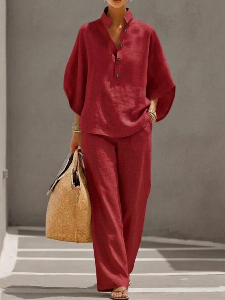 Stylish women's clothing set: batwing blouse & wide trousers. Ideal for spring and summer fashion.