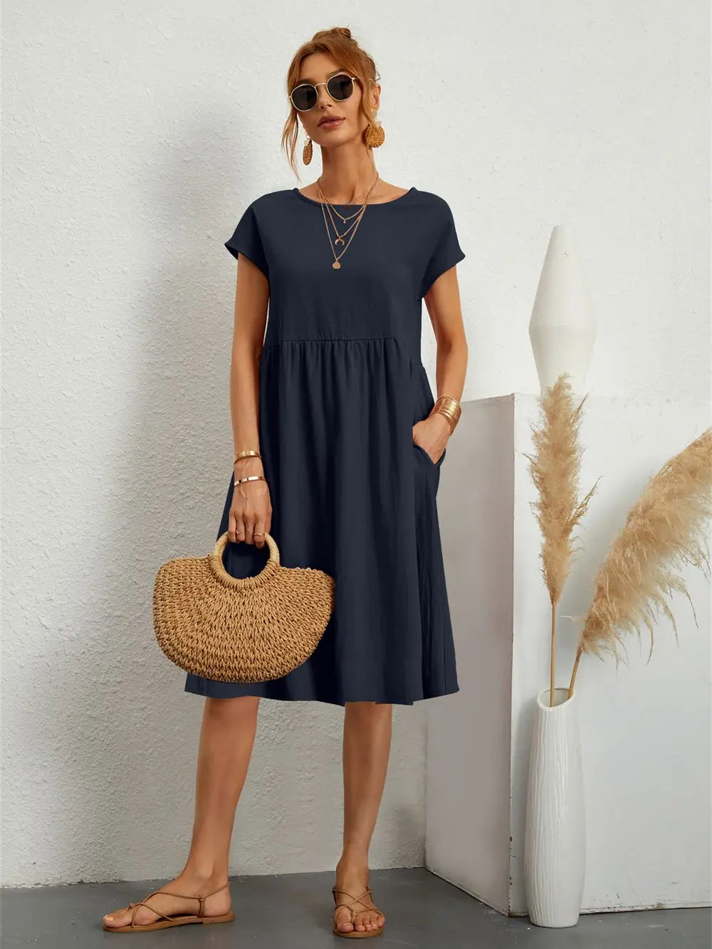 Summer women's pocket dress, relaxed and breathable, perfect for warm weather style.