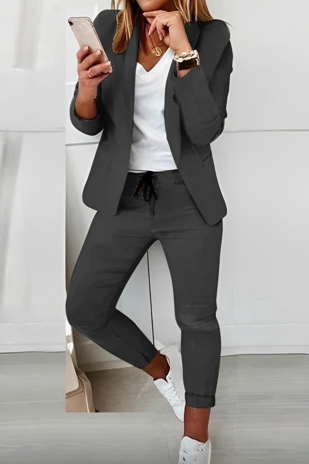 Women's Effortless Chic Two-Piece Suit Set, a modern & versatile ladies blazer & pants for professional wear.