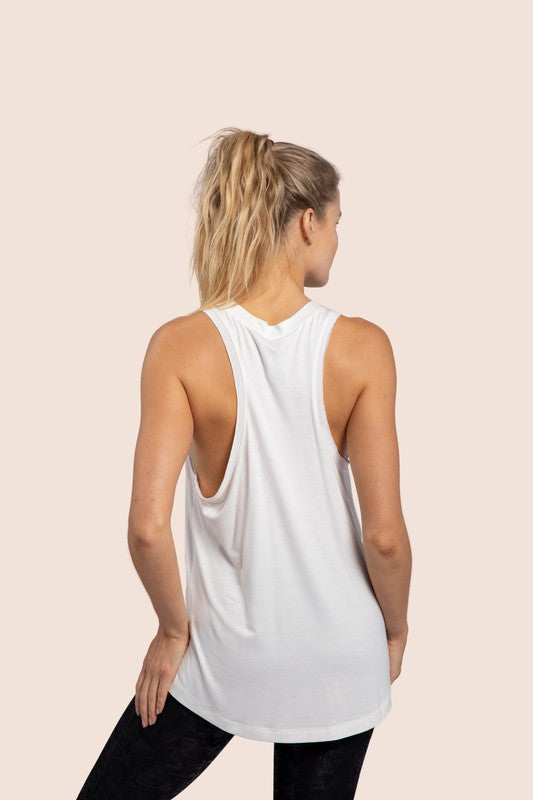 Stylish women's flowy tank, blending comfort with modern summer fashion.