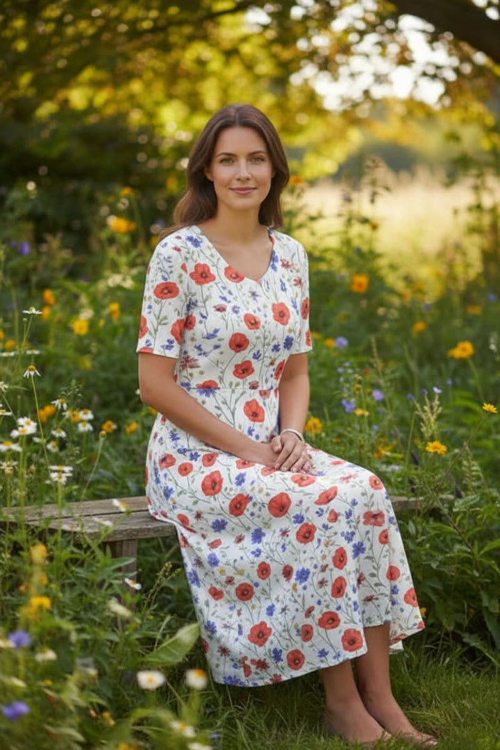Women's effortless knee-length dress, perfect for everyday style. Comfortable, versatile casual summer wear.