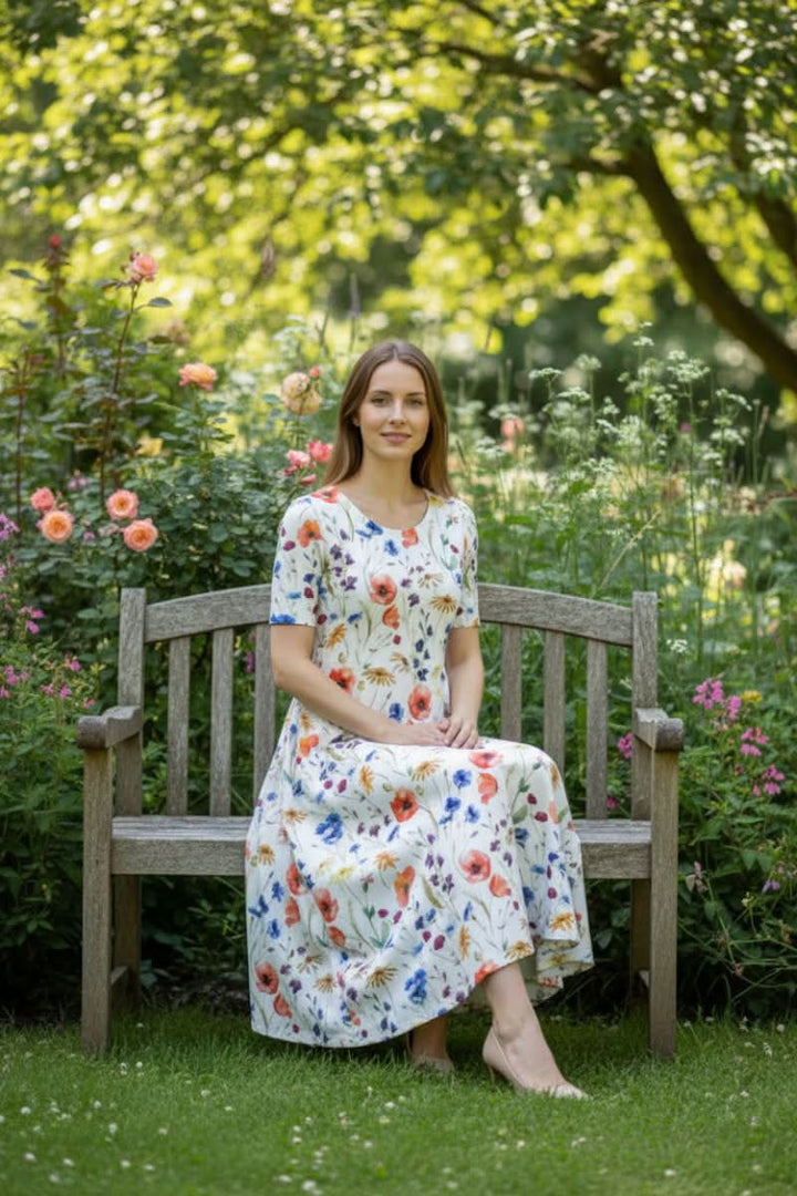 Comfortable women's slip-on knee-length dress, ideal for effortless everyday wear and casual summer style.