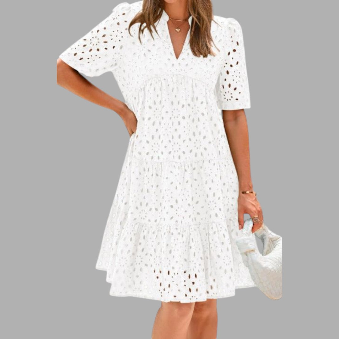Women's effortless mini dress in a casual regular fit, perfect for everyday wear. Comfortable summer fashion for women.