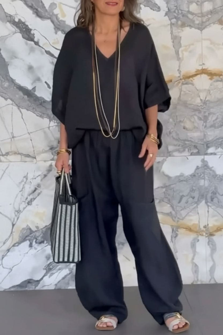Chic women's open back top & matching pants set. A versatile two-piece for stylish and comfortable wear.
