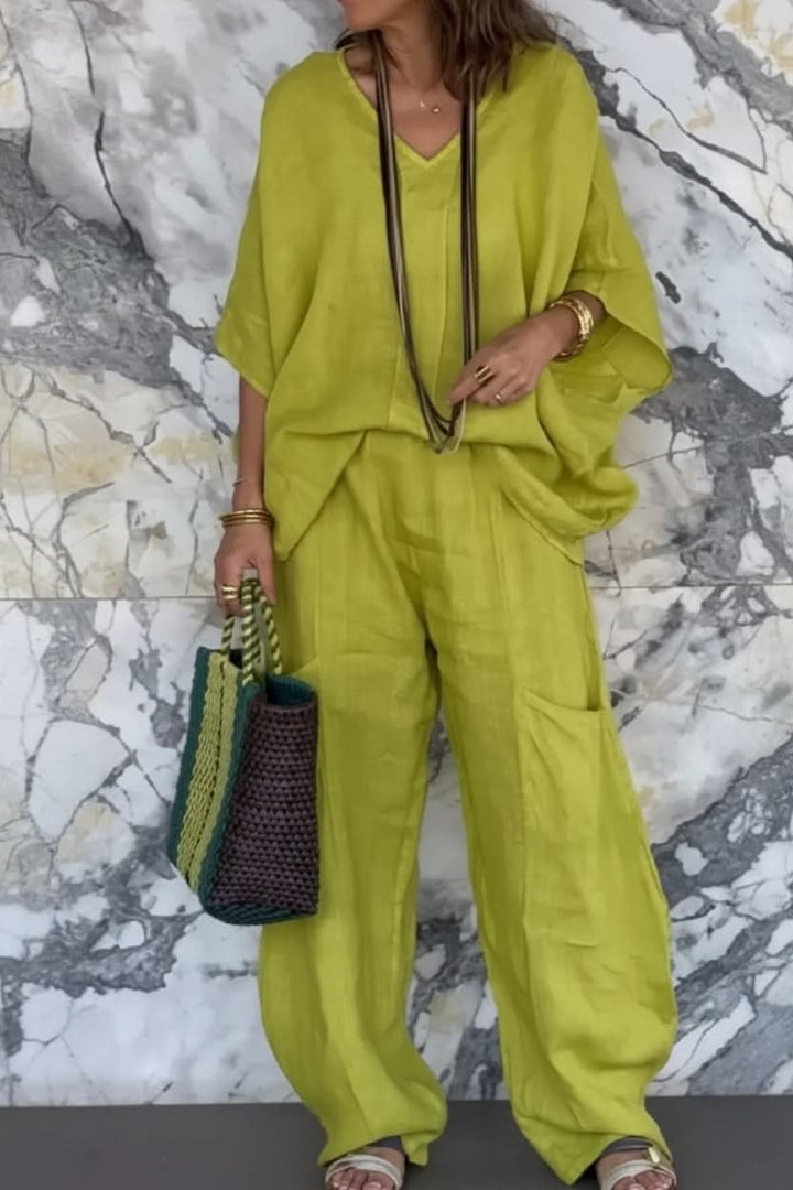 Effortless women's pantsuit with an elegant open back, a comfortable & stylish matching set for summer.
