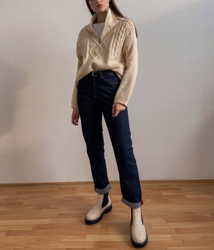 Women's effortless oversized knit sweater, perfect for cozy fall & winter fashion. Chic long sleeve top with relaxed fit.