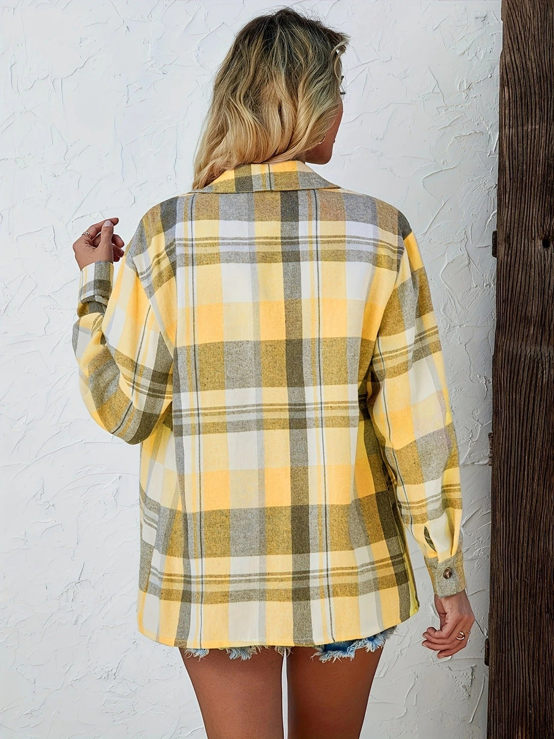 Effortless women's long sleeve plaid shirt, button-down style, suitable for various casual occasions.