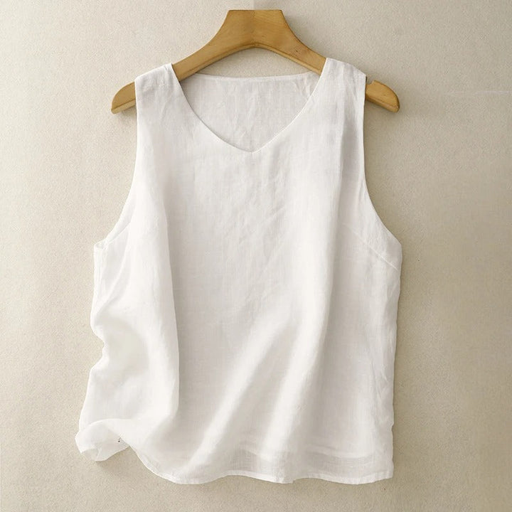 Relaxed women's sleeveless vest top. Chic, effortless casual clothing for a stylish and comfortable summer.