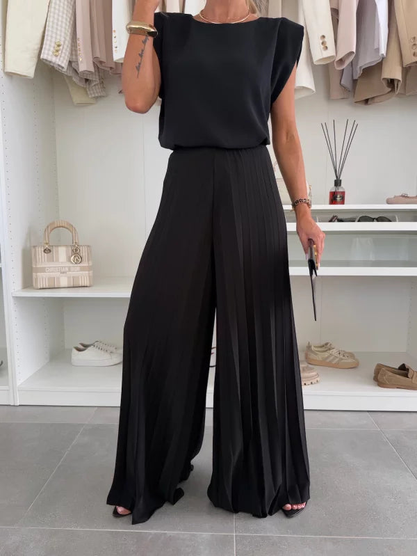 Stylish women's sleeveless top & wide leg pants set, a comfortable two-piece for summer or relaxed outings.