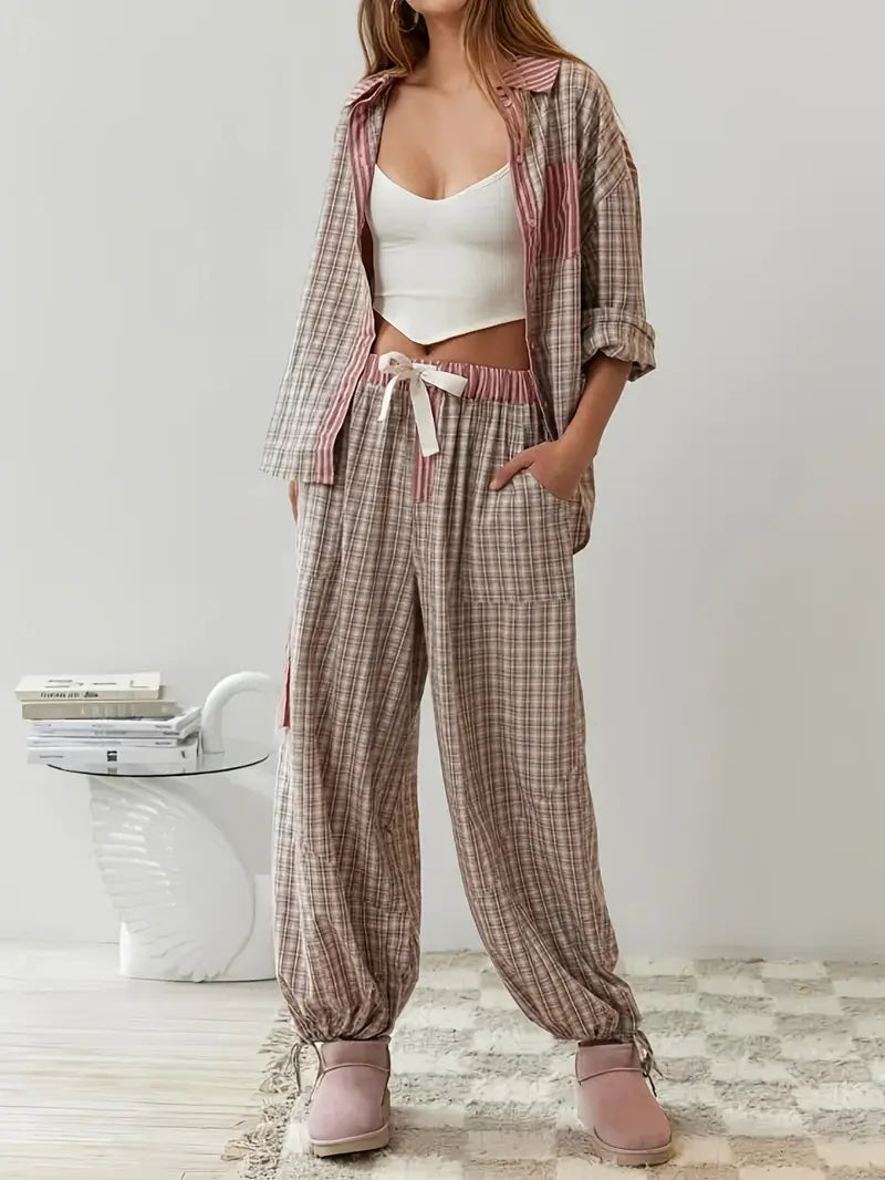 Versatile women's striped lounge set, perfect for pajamas or effortless casual spring/summer outfits.