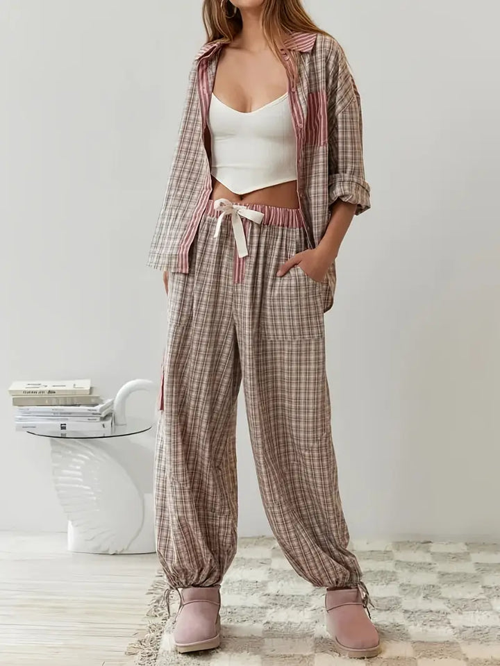 Versatile women's striped lounge set, perfect for pajamas or effortless casual spring/summer outfits.
