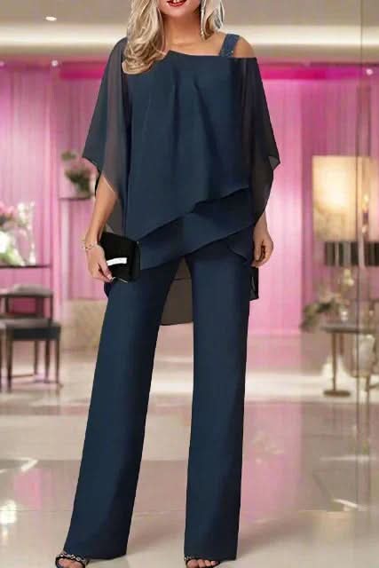 Comfortable women's two-piece set, a chic and effortless outfit for versatile everyday style.