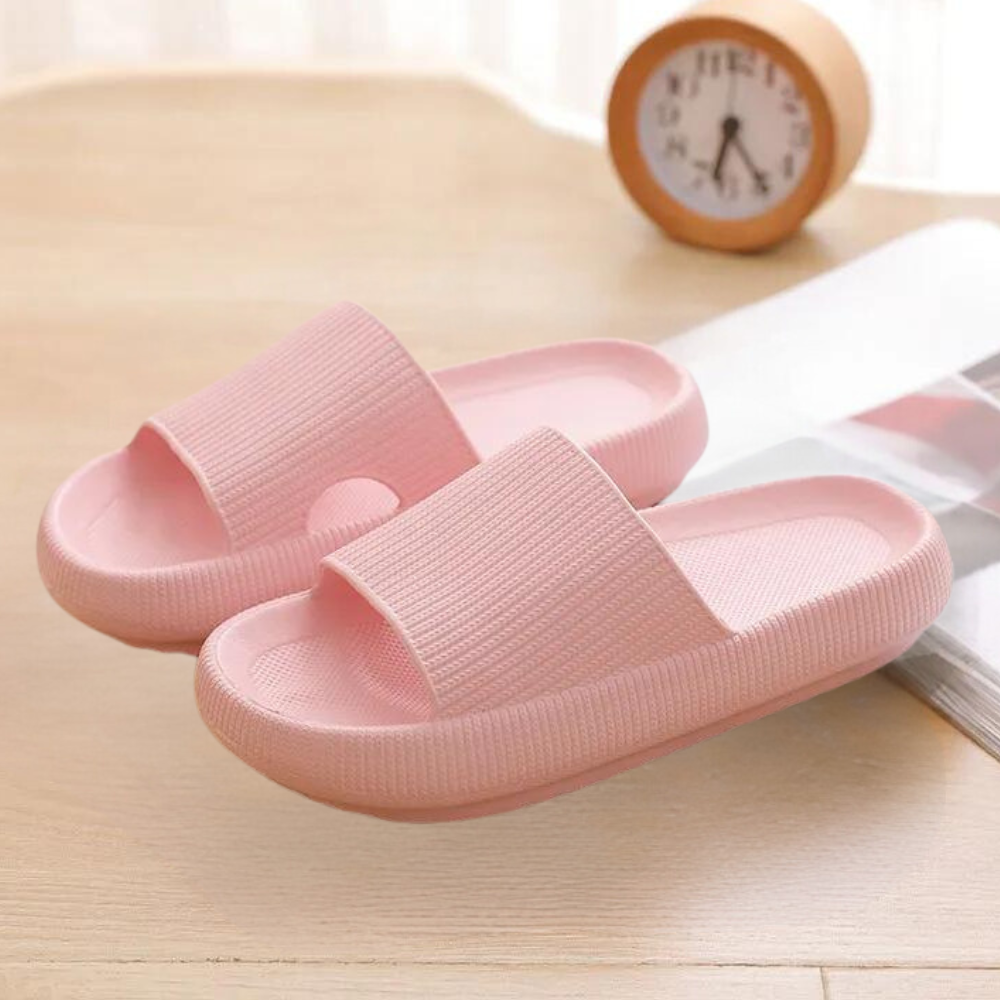 Stylish women's Elaya non-slip pool slides, ideal for indoor, outdoor, summer, beach & shower use. Easy wear.