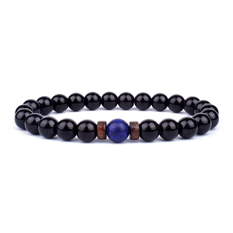 Fashionable women's blue stone bracelet, a delicate natural gemstone accessory with a chic design.