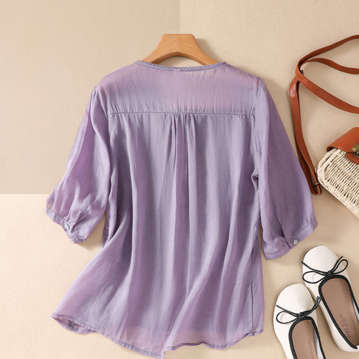 Elegant women's short sleeve blouse with beautiful floral lace details, ideal for summer fashion.