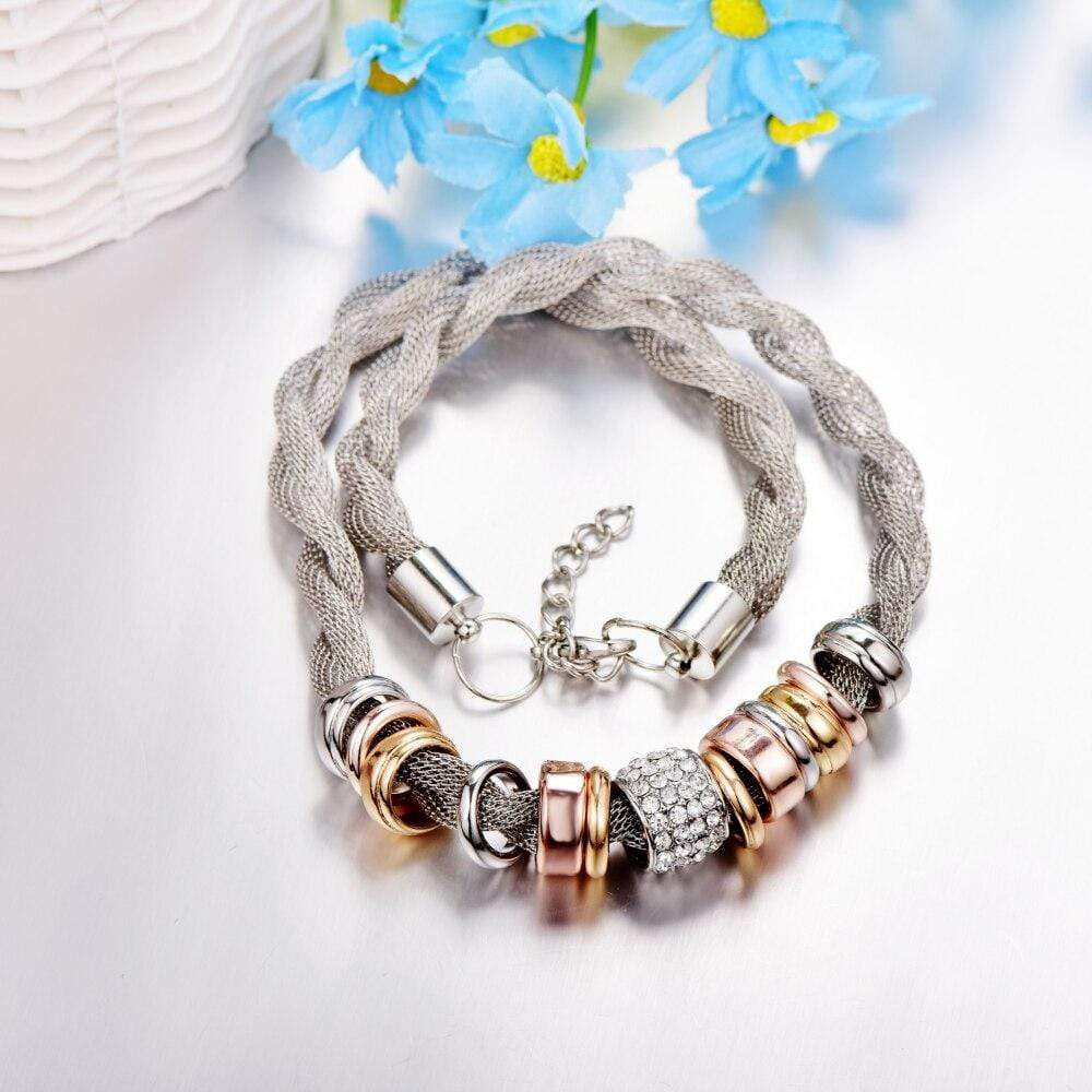 Versatile braided necklace for women, an elegant fashion accessory suitable for daily wear or special events.