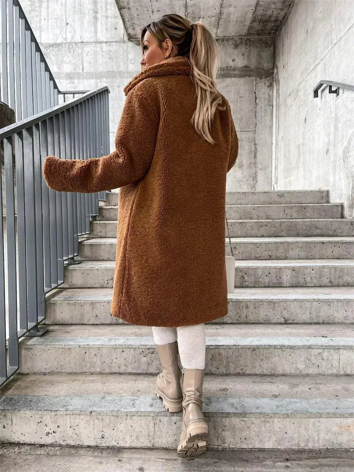 Versatile women's long coat, perfect casual and elegant outerwear for cooler weather.