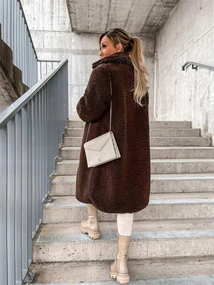 Fall fashion longline coat for women, a chic and relaxed fit elegant outerwear.