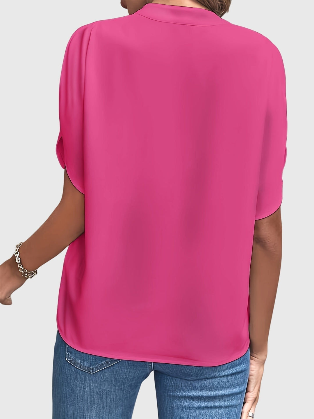 Fashionable women's long sleeve blouse, an elegant and chic top suitable for formal or casual wear.