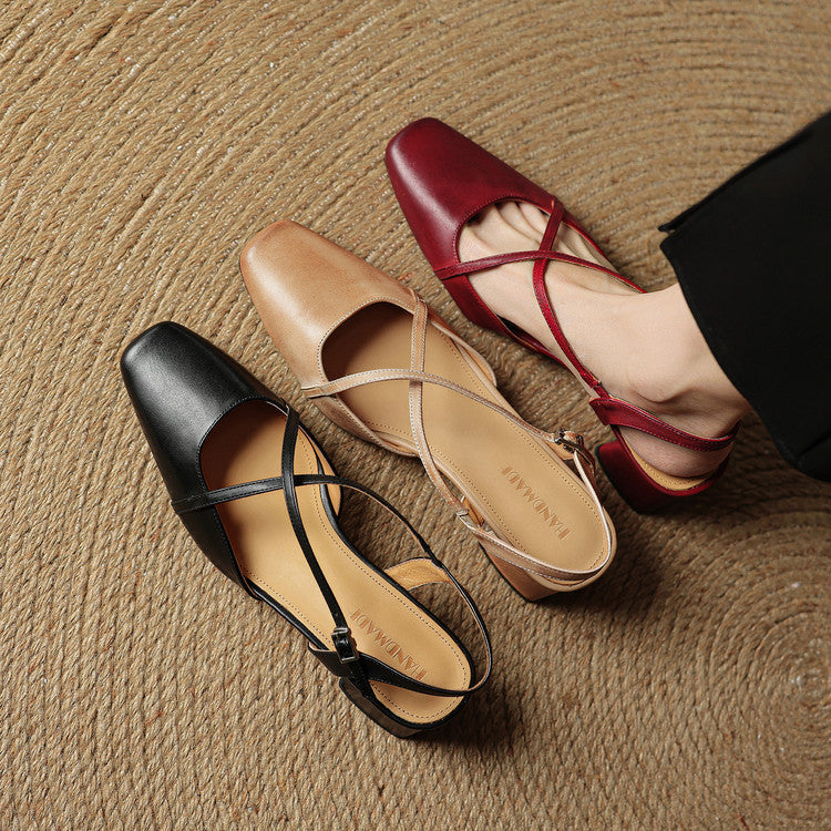 Fashionable women's block heels. Elegant closed toe, ideal for adding a sophisticated touch to any outfit.