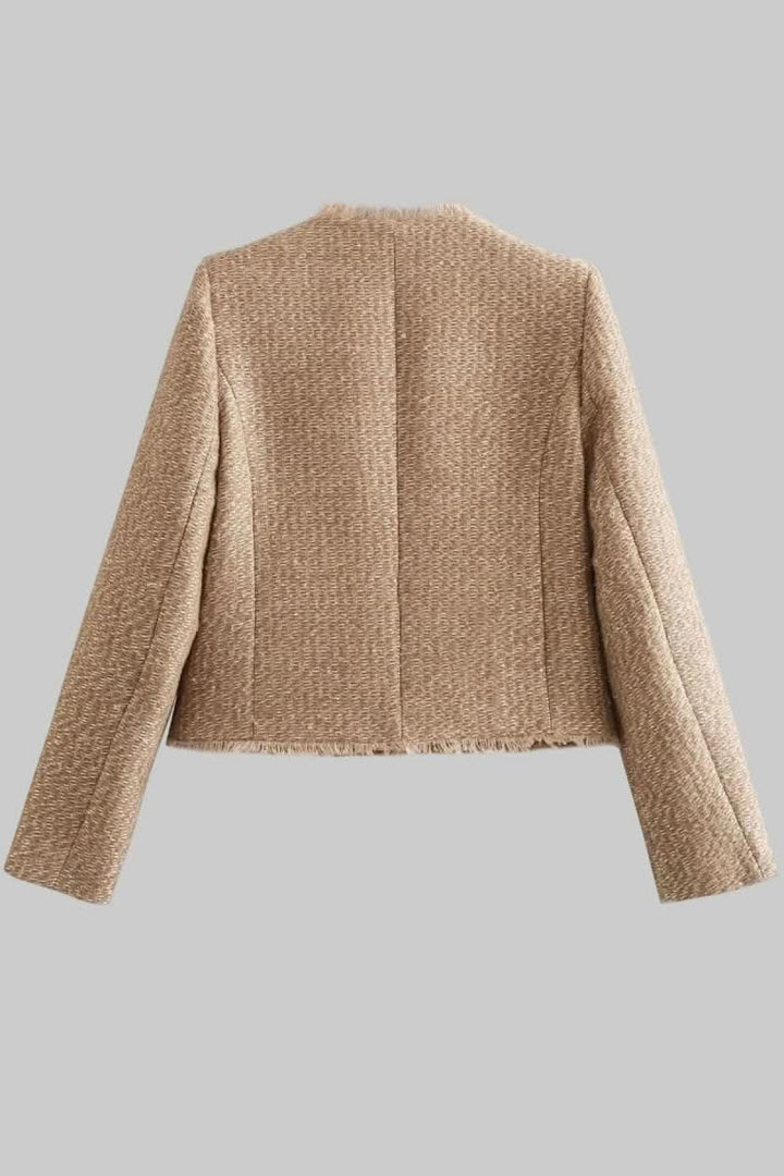 Chic women's elegant cropped blazer. Tailored jacket with button closure, ideal for sophisticated professional style.