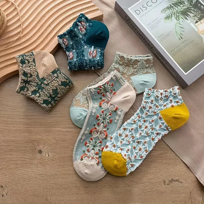 Vintage-style elegant women's ankle socks featuring delicate embroidery. Fashionable and chic footwear.