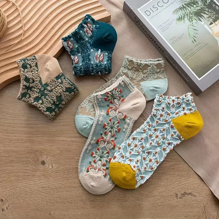 Vintage-style elegant women's ankle socks featuring delicate embroidery. Fashionable and chic footwear.