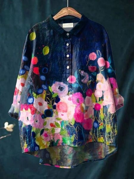 Women's floral blouse, an elegant and comfortable top for spring/summer style.