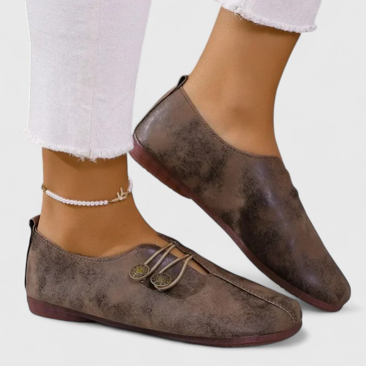 Sophisticated women's foldable loafers. Elastic button closure, padded insole, great for travel & on-the-go.