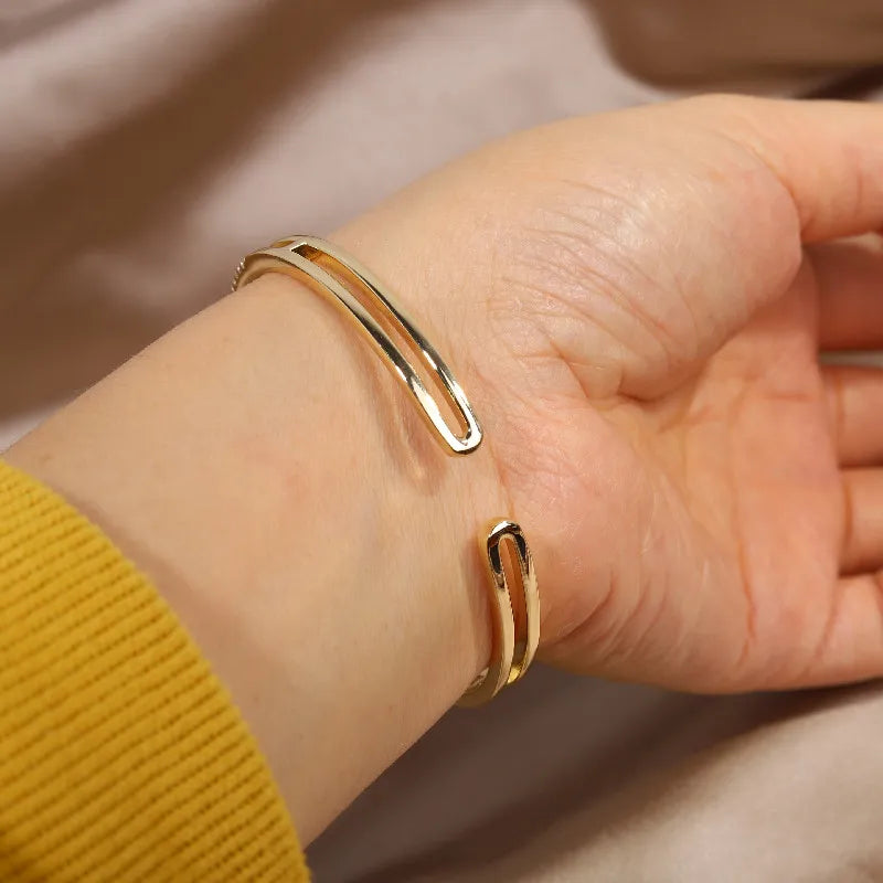 Stylish women's gold-plated knot bangle with shimmering crystals, perfect for gifts.