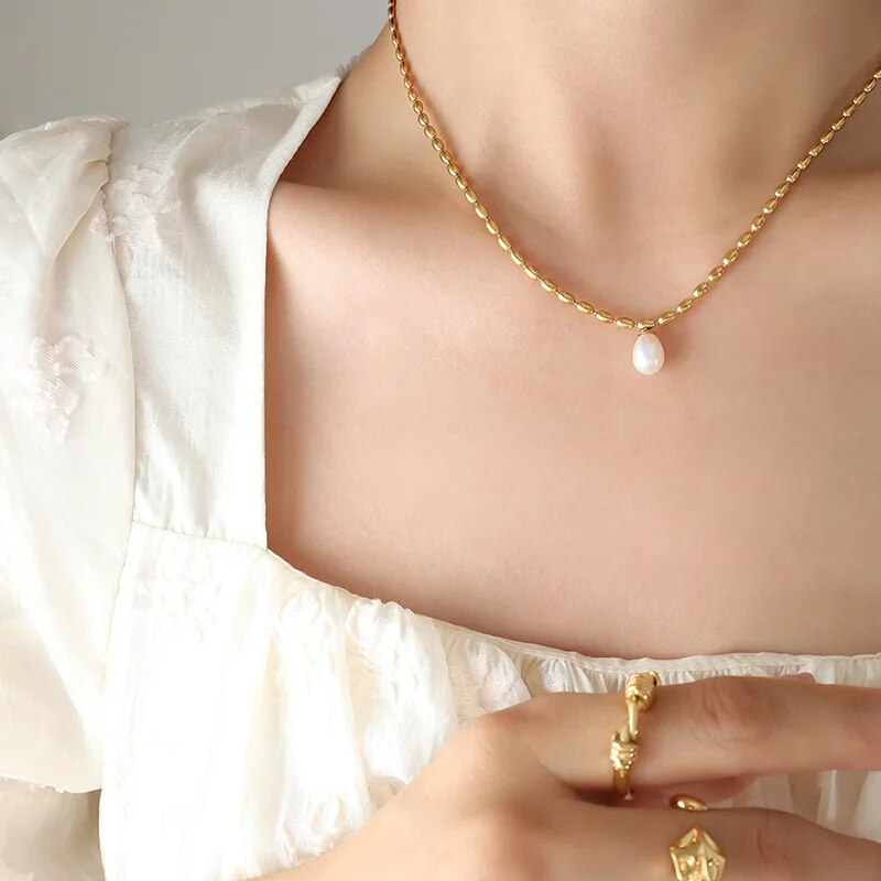 Women's elegant gold pearl necklace. Classic beaded design, a perfect fashion accessory for any occasion.