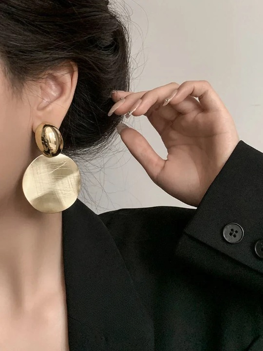 Delicate gold-plated round pendant earrings for women. Versatile, stylish and chic fashion accessory.