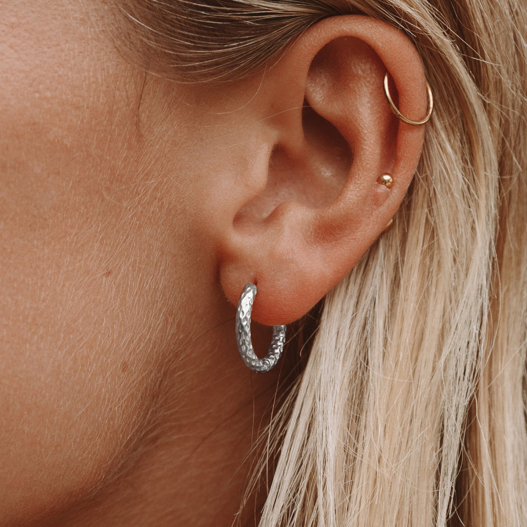 Women's elegant hammered gold plated hoop earrings, daily wear, hypoallergenic, waterproof.