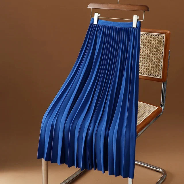 Versatile women's high waist midi skirt, pleated and elegant, suitable for both office and dressy casual looks.