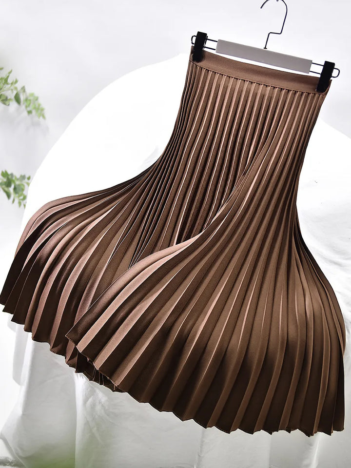 Stylish women's midi skirt, high waist and elegantly pleated, creating a flattering, flowy silhouette.