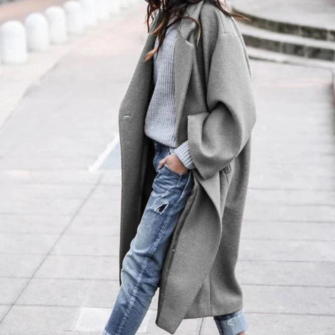 Stylish women's knee-length winter coat with an elegant large collar, a fashionable choice for cold weather.