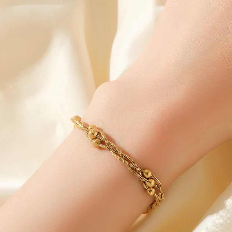 Chic women's gold layered snake chain bracelet, stainless steel, adjustable. Perfect minimalist and elegant jewelry.