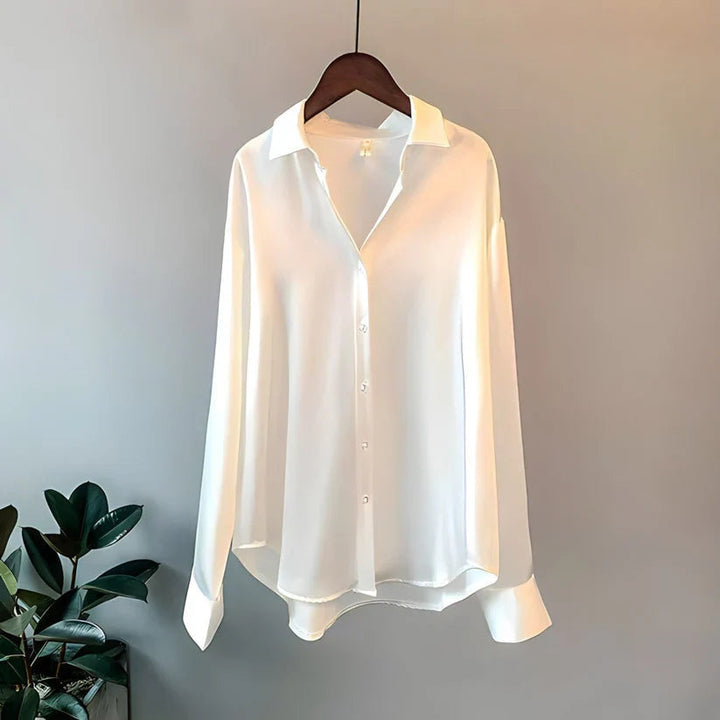 Elegant women's loose long sleeve blouse. Chic and professional office wear, perfect for a sophisticated look.