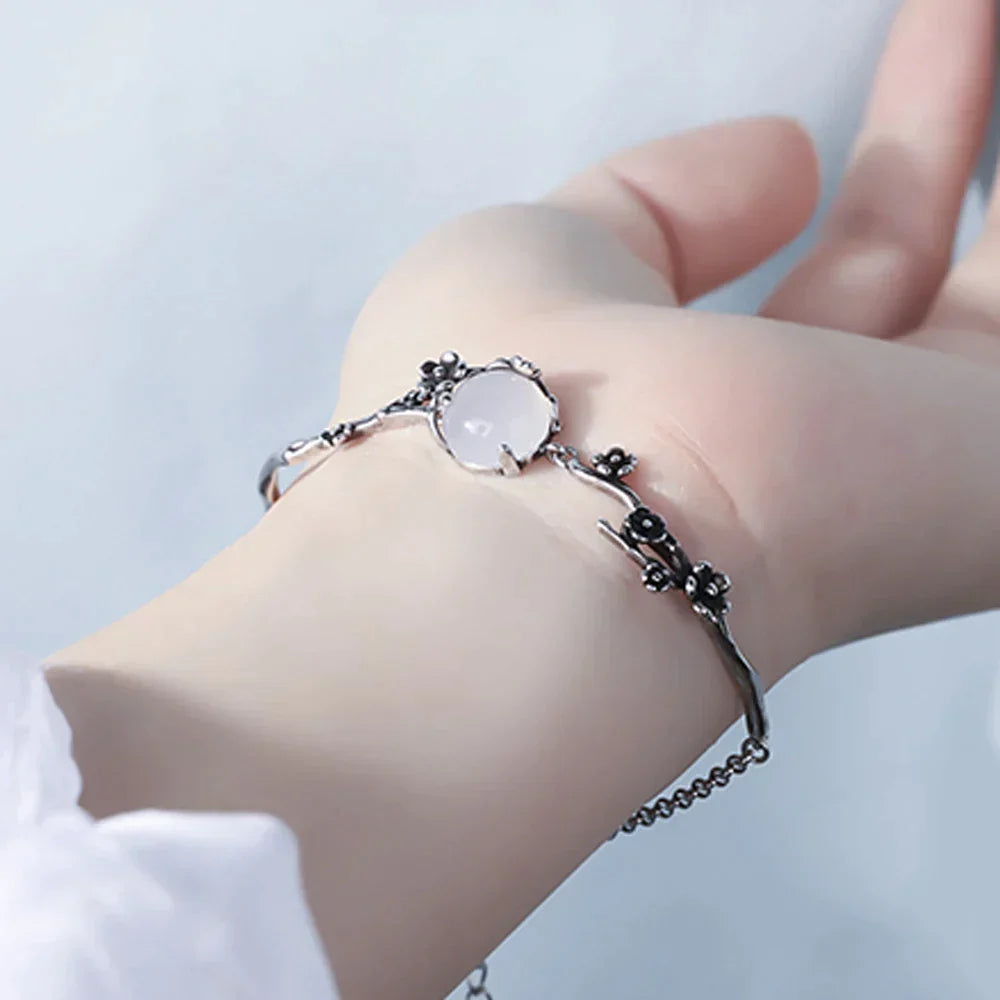 Women's elegant moonstone silver bracelet with a shimmering, iridescent gemstone. Perfect timeless jewelry accessory.