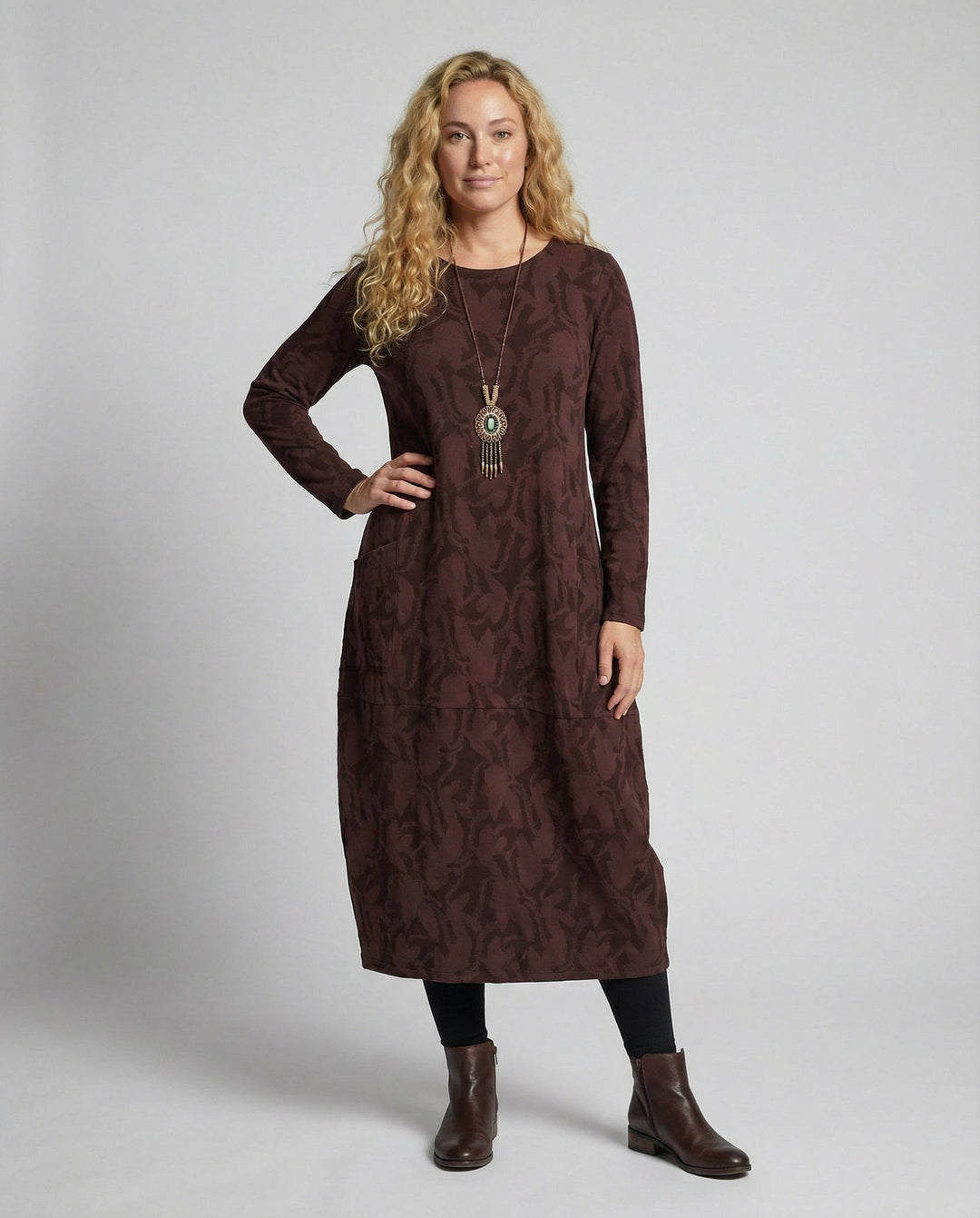 Women's elegant printed midi dress with long sleeves, perfect for chic day or evening wear.