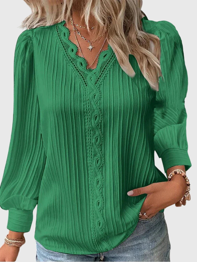 Stylish women's pullover blouse, comfortable and chic for any occasion, a versatile fashion top.