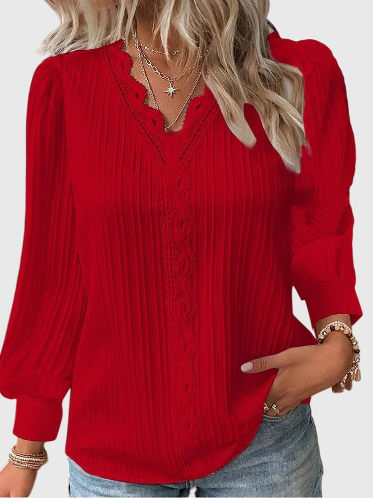 Comfortable women's pullover shirt, a chic and versatile blouse for everyday fashion and casual style.