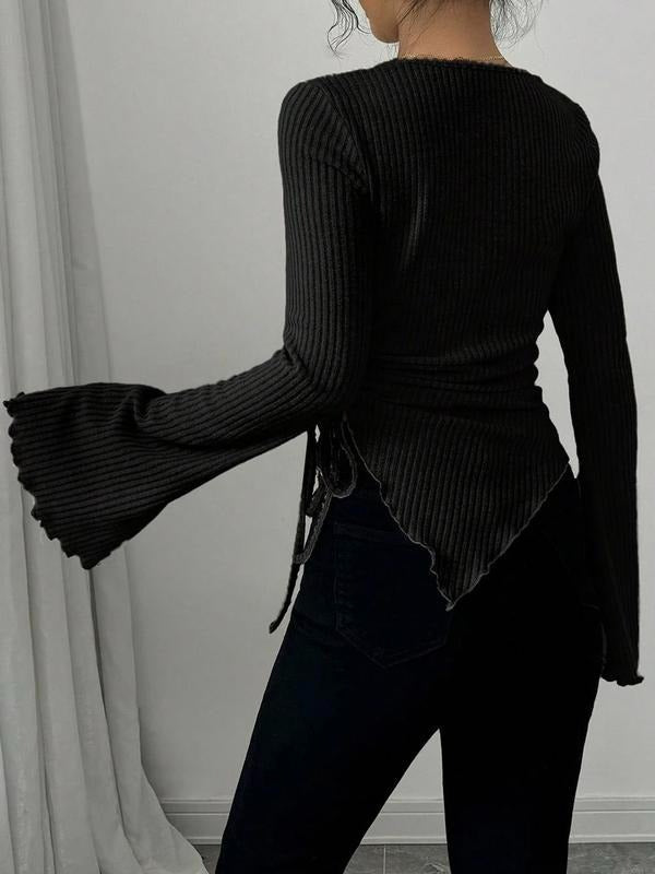 Flattering women's wrap top in a ribbed knit, featuring elegant long sleeves. A versatile blouse for any occasion.