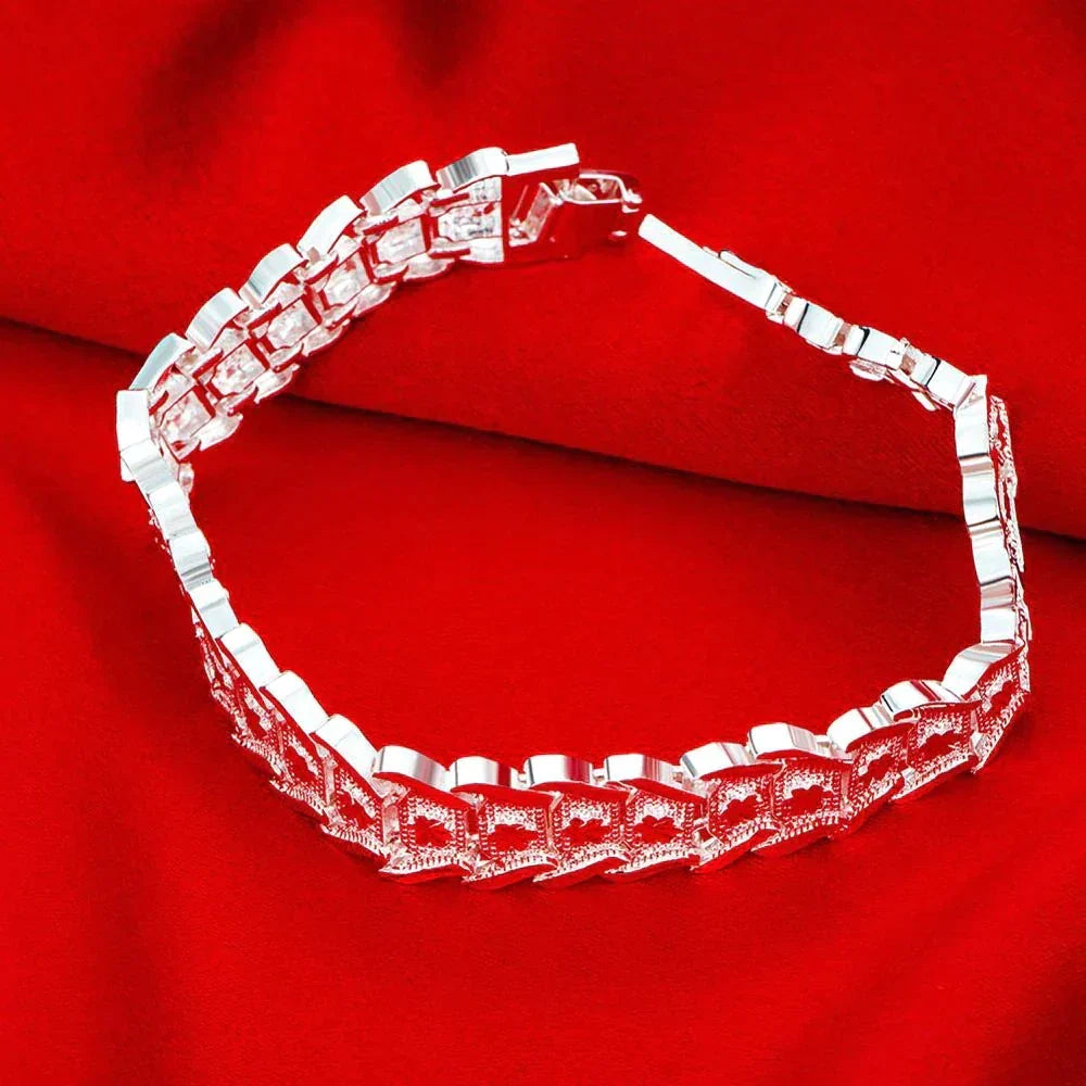 Stylish women's elegant rhinestone bracelet, a chic fashion accessory perfect for parties or a thoughtful gift.