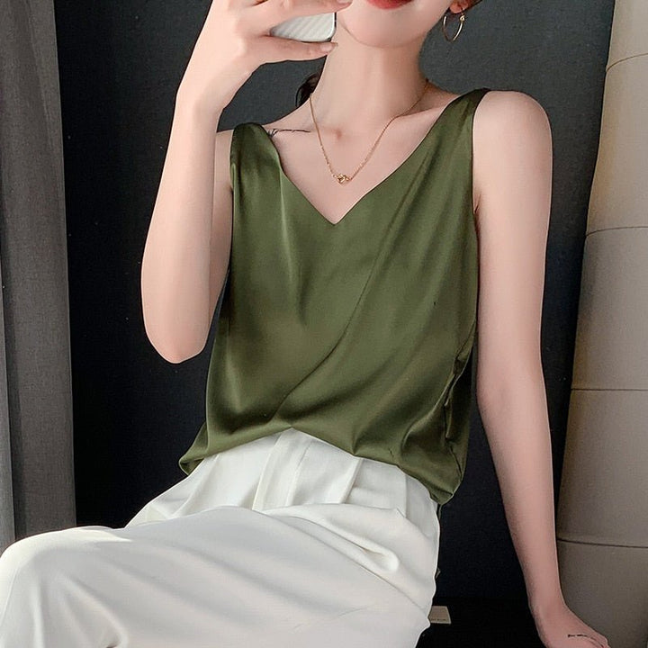 Relaxed fit women's sleeveless tank top, perfect for summer, offering everyday style & comfort.