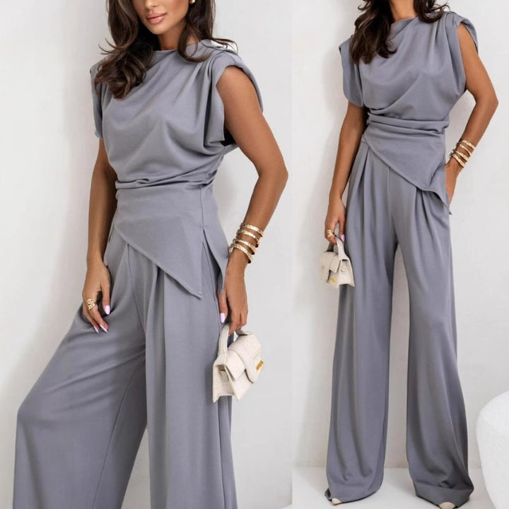 Versatile women's two-piece pants set with sleeveless top, suitable for elegant or casual summer occasions.