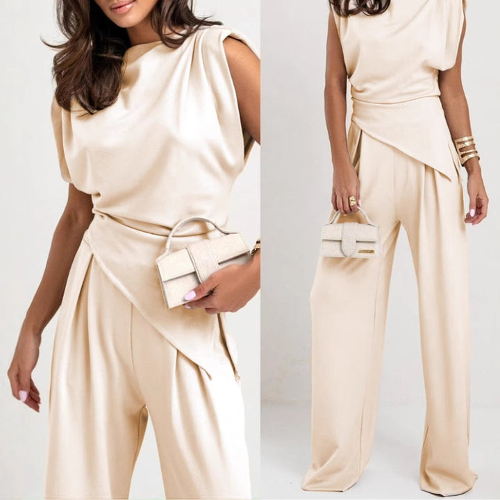 Relaxed yet elegant women's two-piece pants set, sleeveless top & comfy trousers for summer lounge.