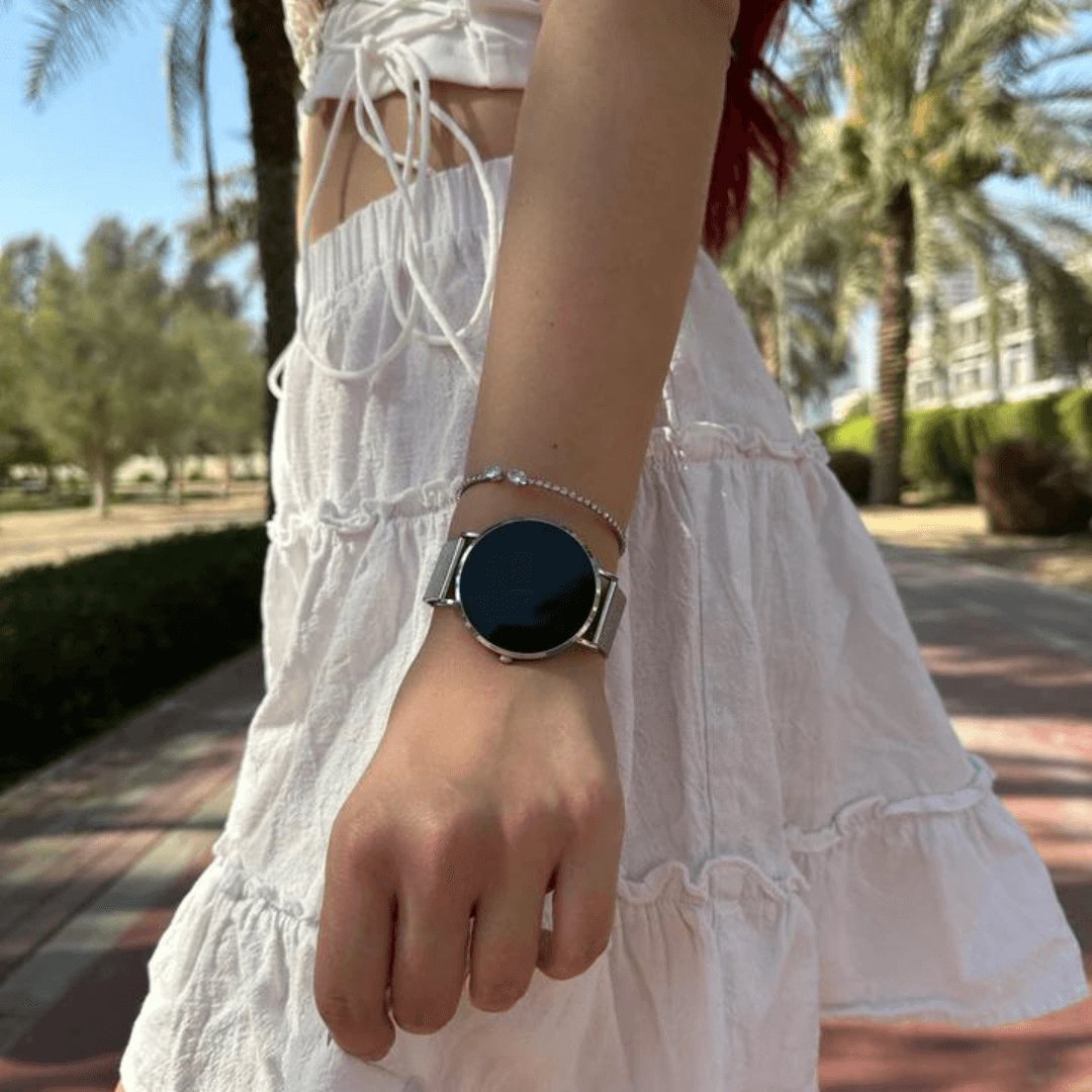 Sleek design women's smartwatch. Elegant rose gold finish & stainless steel band. A stylish health & fitness companion.