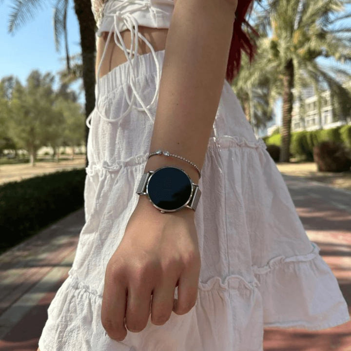 Sleek design women's smartwatch. Elegant rose gold finish & stainless steel band. A stylish health & fitness companion.